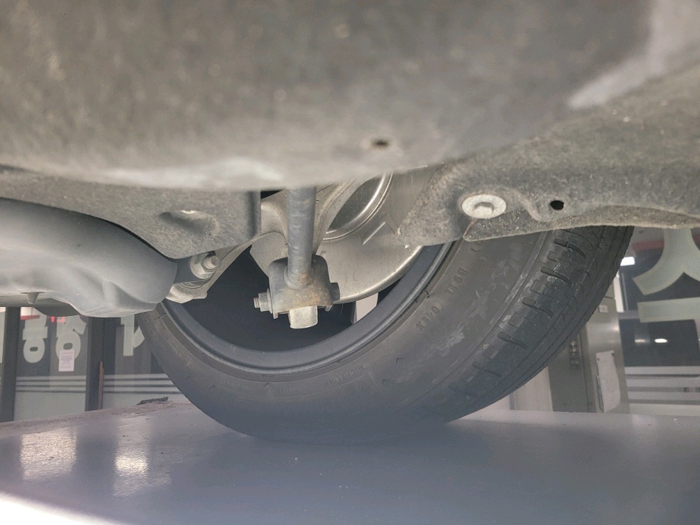 Model 3 Standard Range Plus Rwd — miniaturë 32