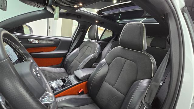 XC40T4 R-Design
