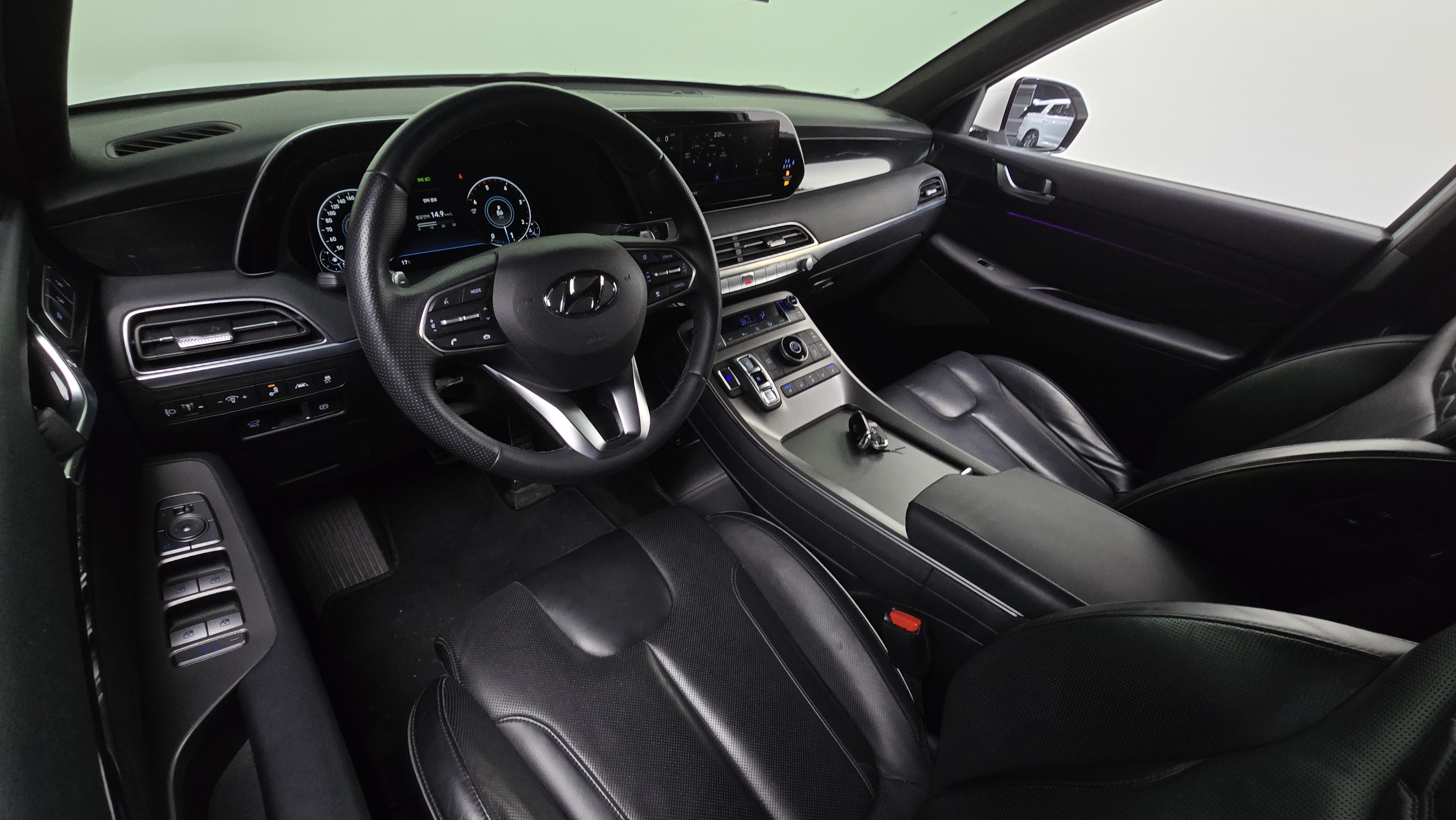 أبيض suv ! 2 ?