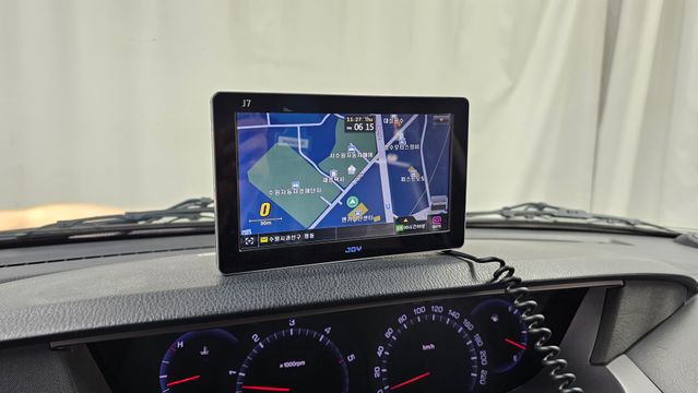 Korando Turismo 2WD LT 11-seater