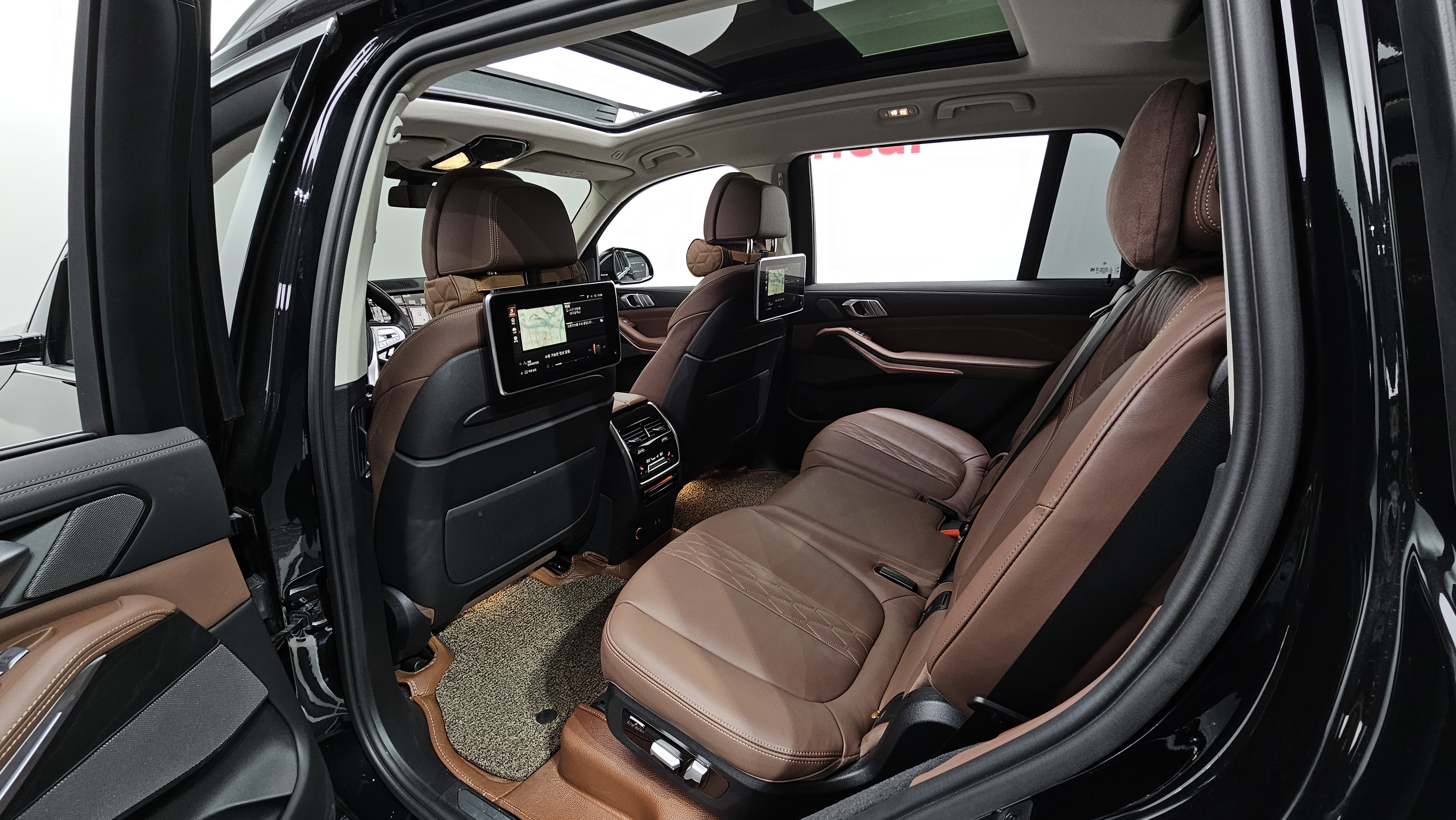 7 . xDrive , الداخل .