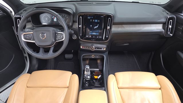 XC40B4 Inscription