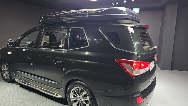 Korando Turismo 4WD Outdoor Edition 9-seater