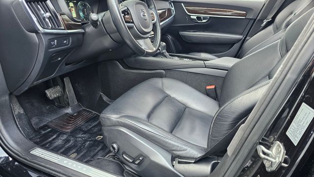 S90D5 AWD Momentum
