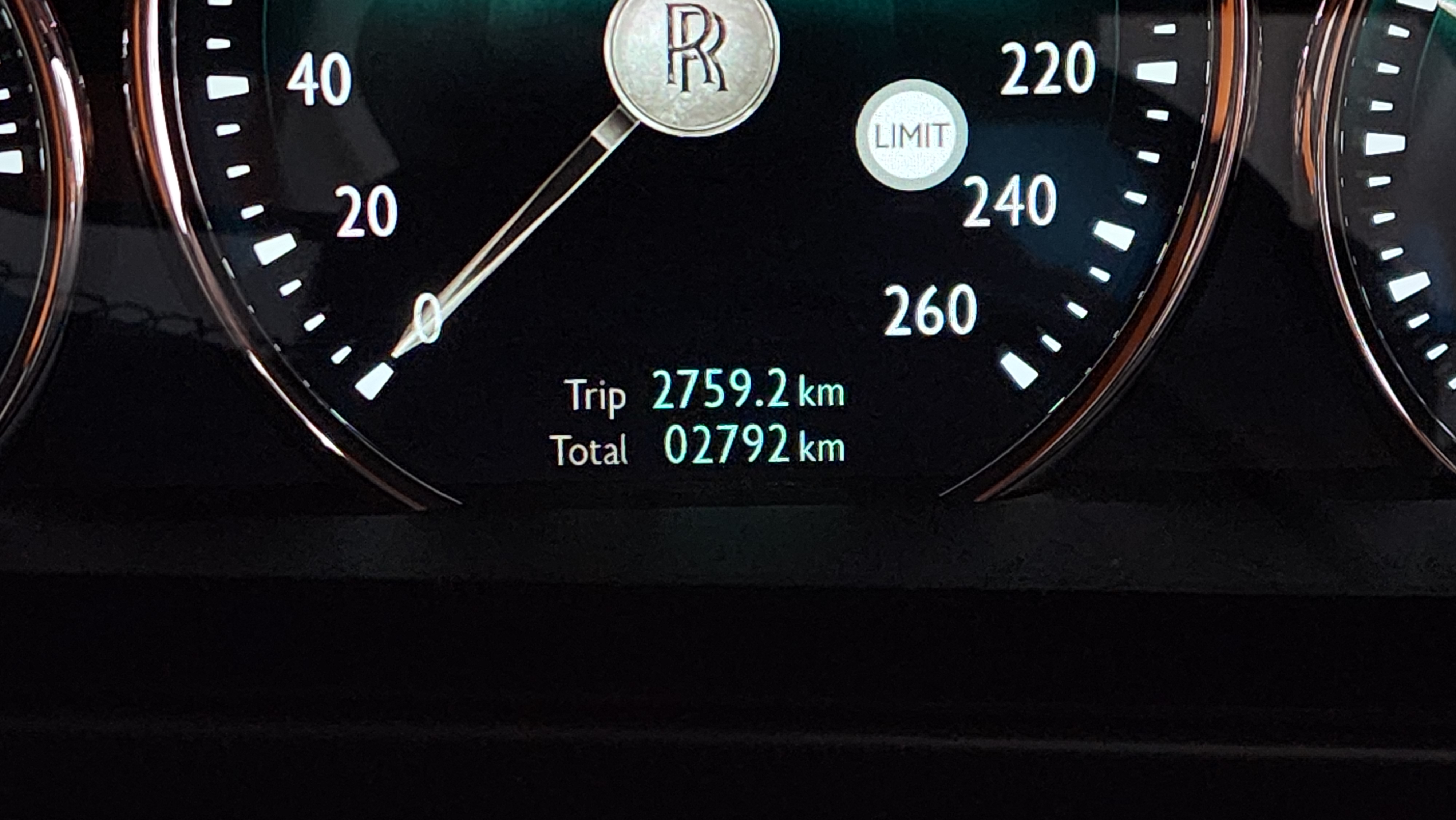 2,000 رولز رويس . فاخر سيدان !