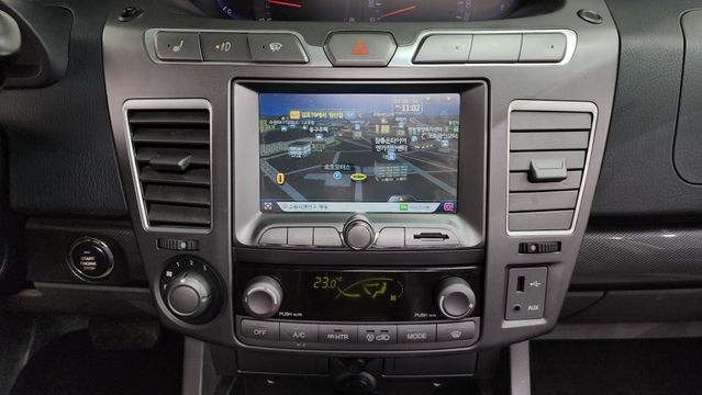 Korando Turismo 4WD RT 9-seater