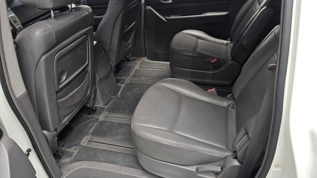 Korando Turismo 4WD GT 9-seater