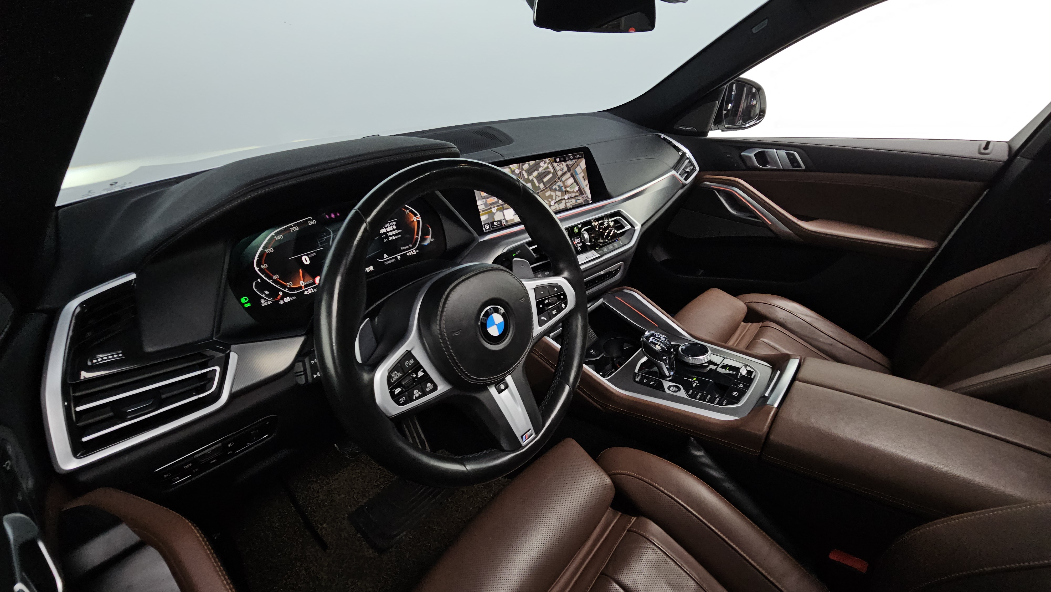 أبيض X6 . •الخارج !