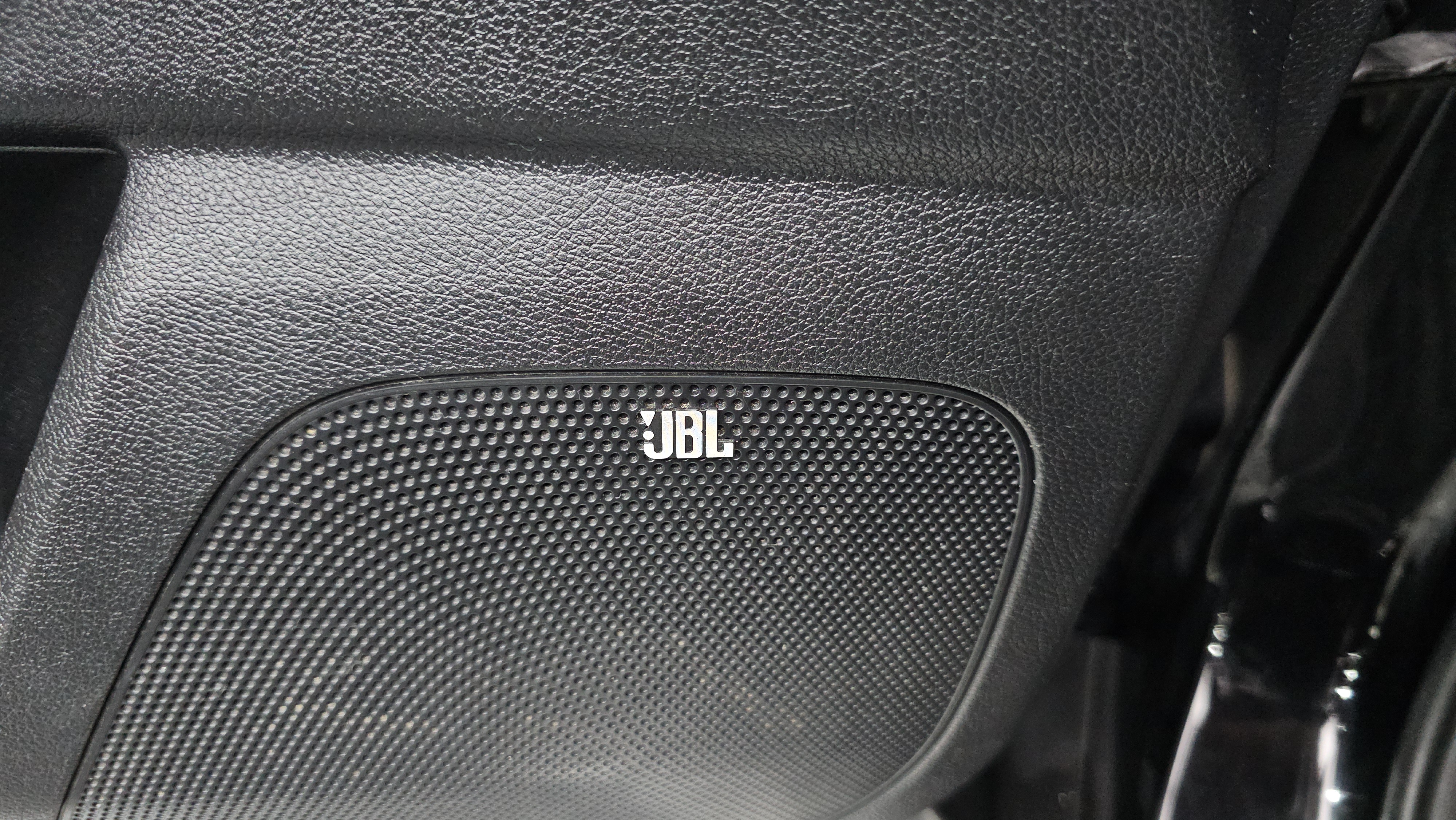 بريميوم JBL