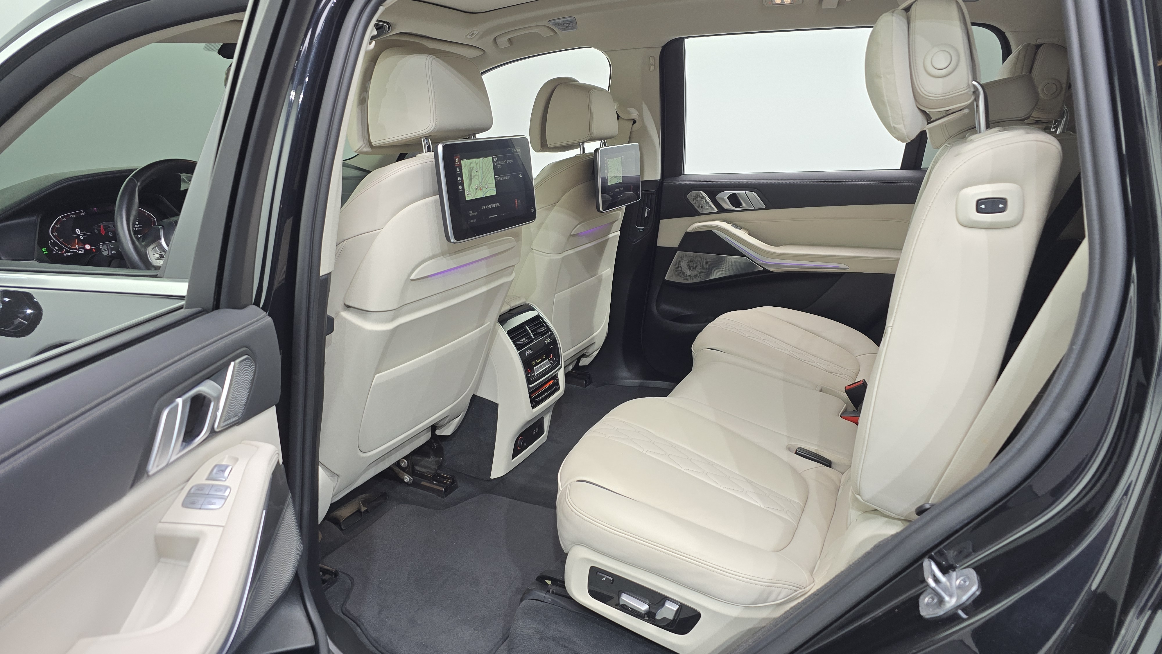 فاخر suv x7 ~