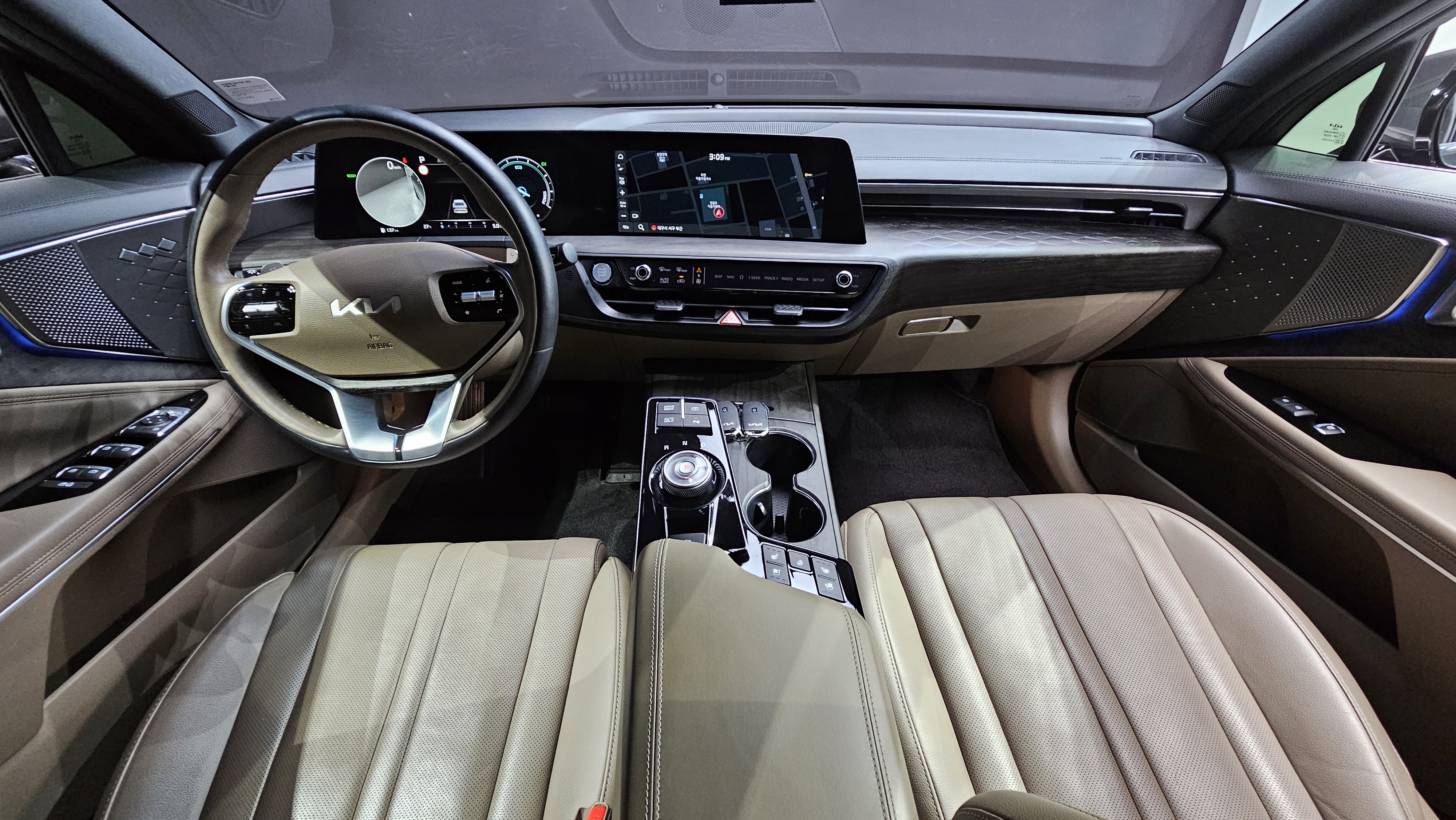 Hybrid , Sedan . ,