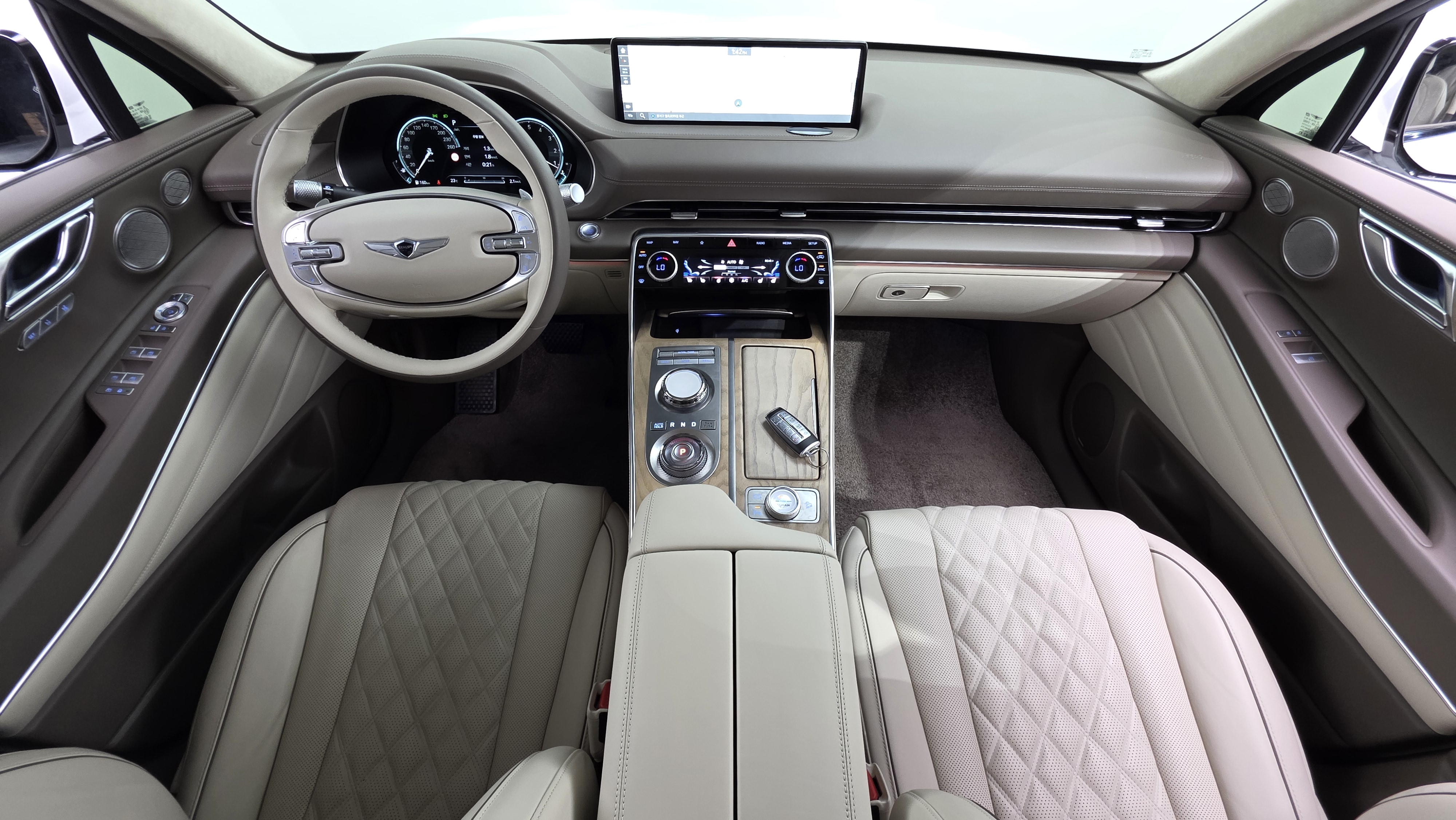 White Beige , AWD !