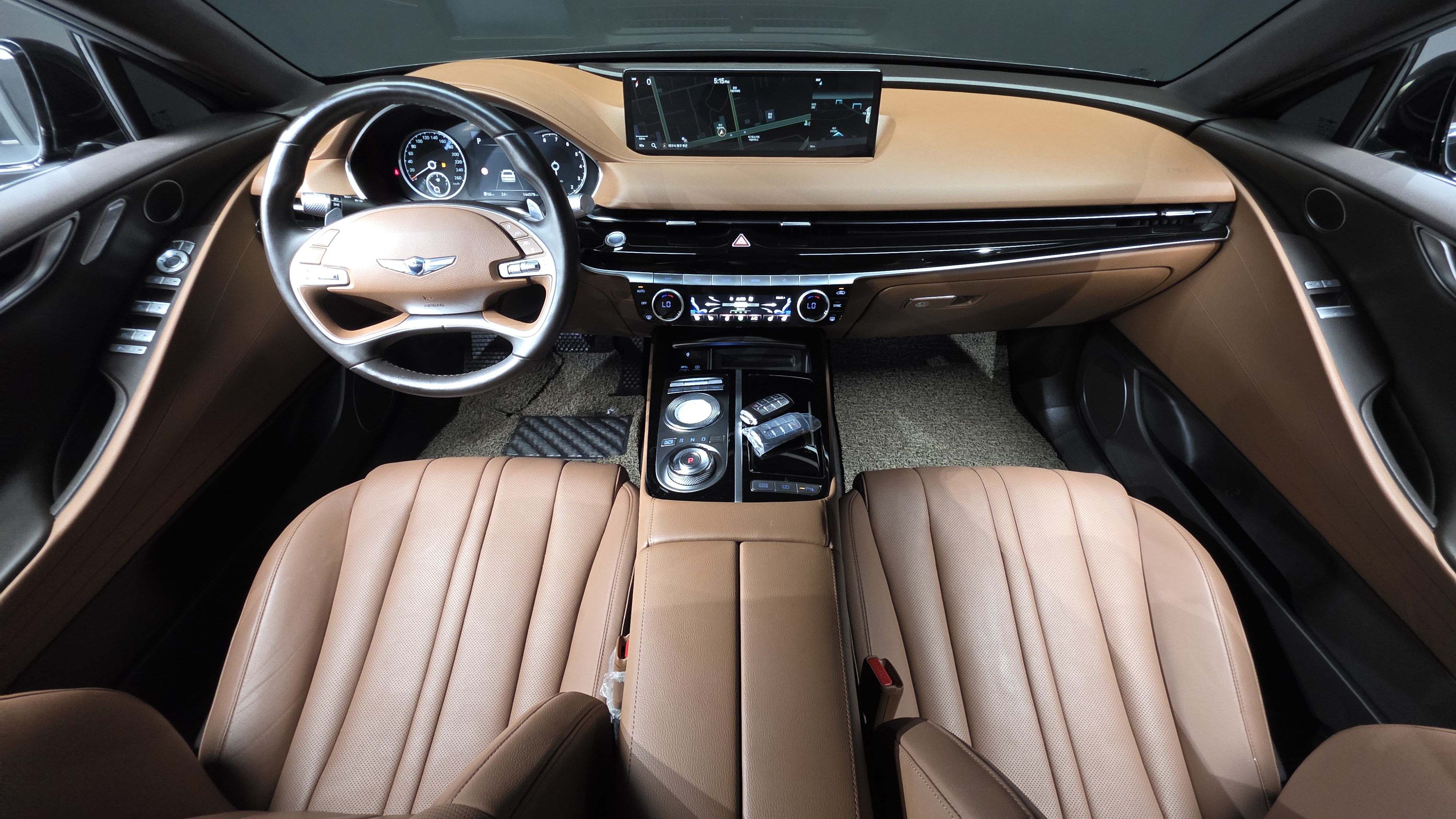! HUD, 1,2 Sedan
