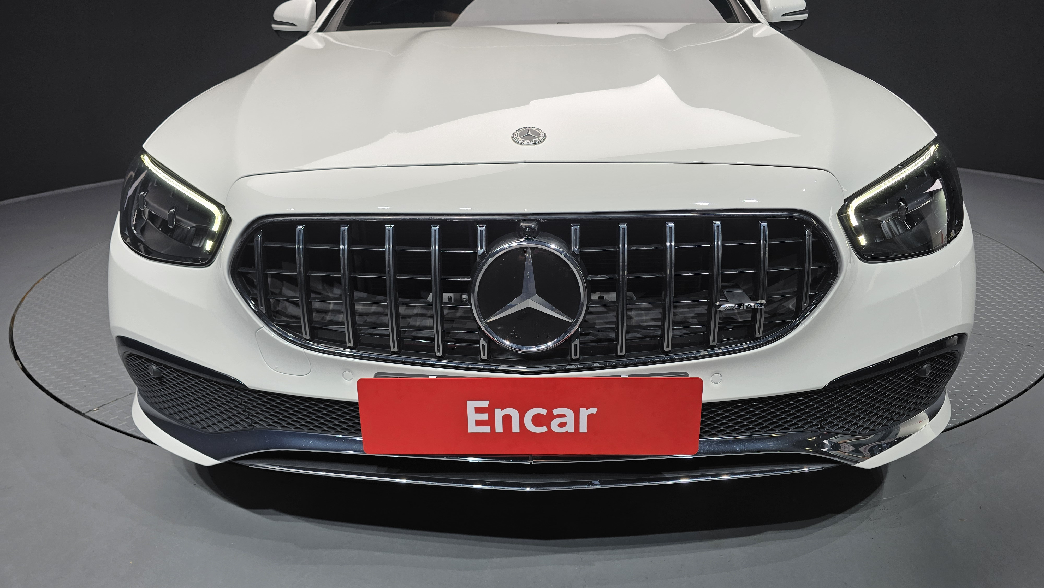 AMG سيدانE الداخل