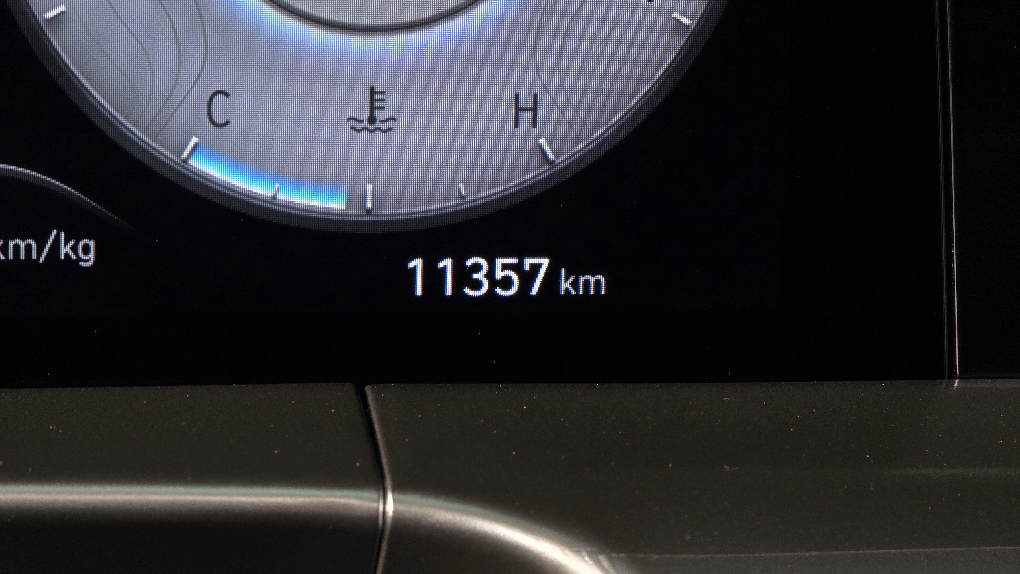 21 1 km , كهربائي دفع رباعي .