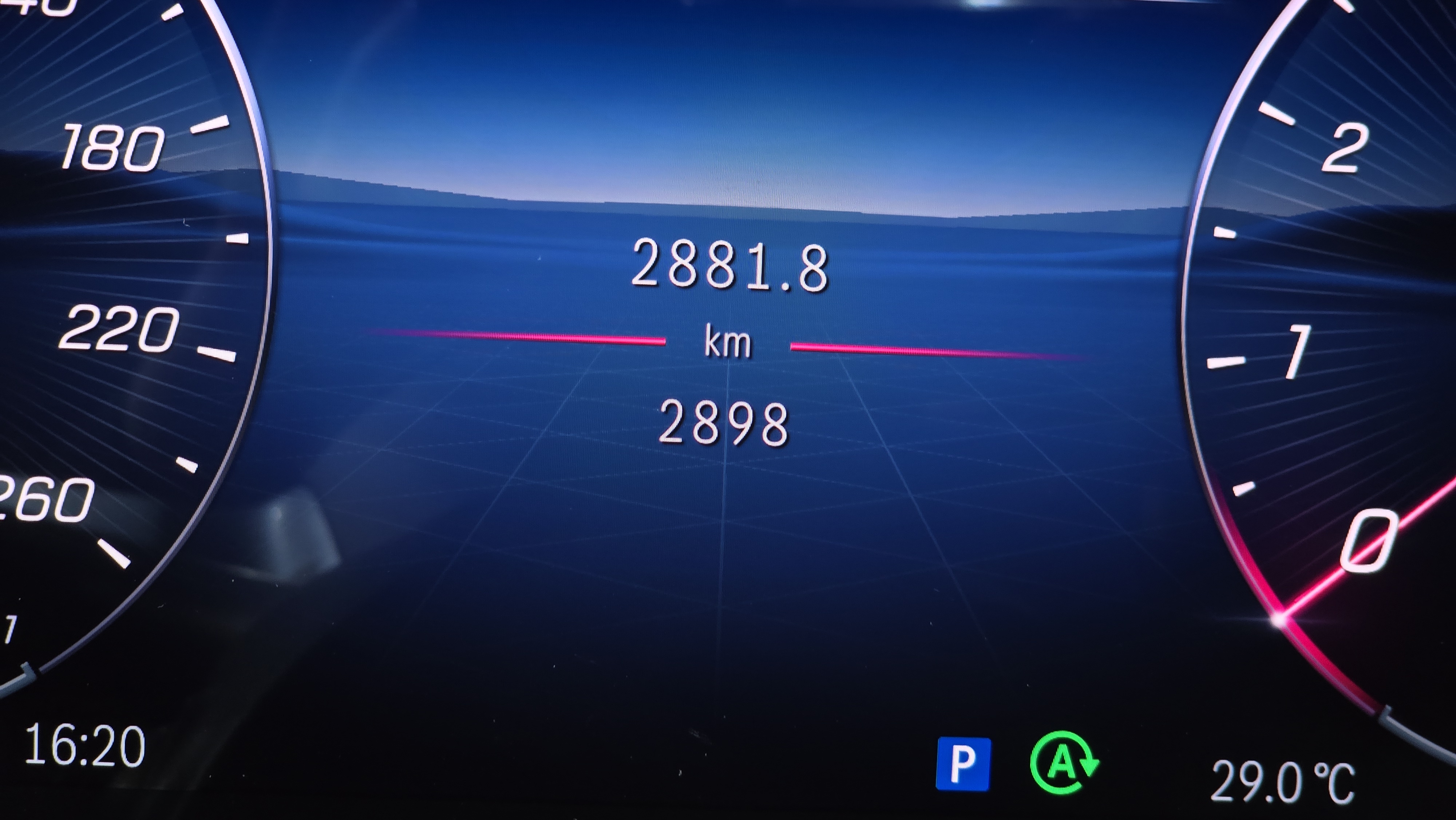 2025 2,898km , .