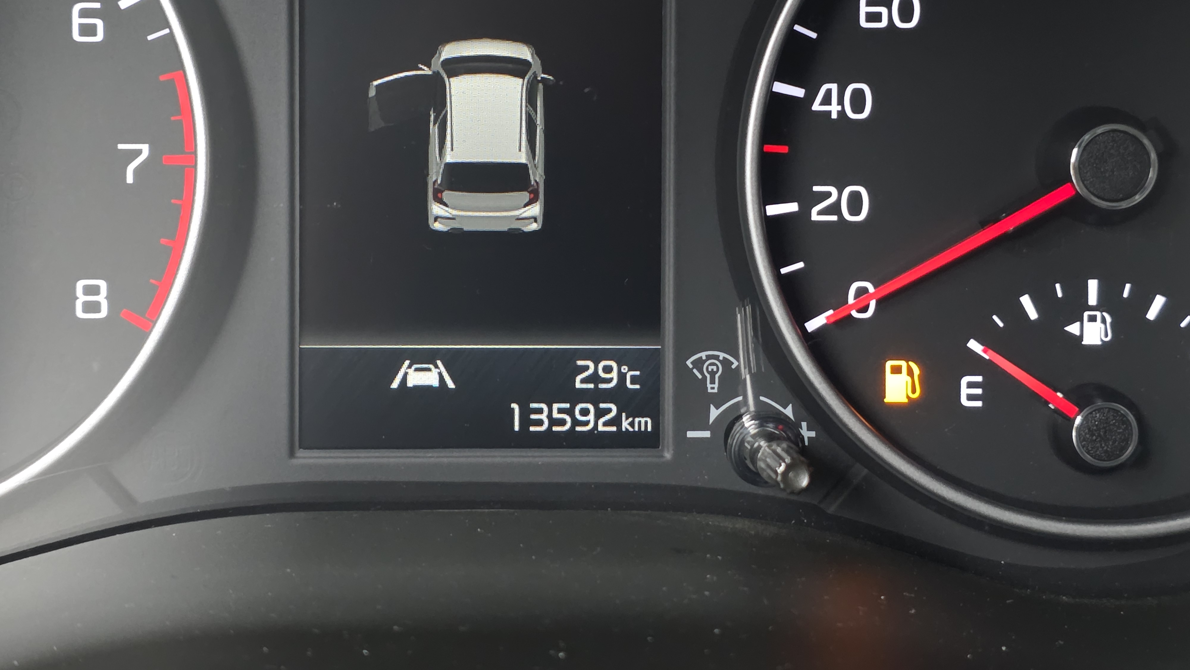 22 2 km , الداخل سيارة صغيرة مورنينغ !