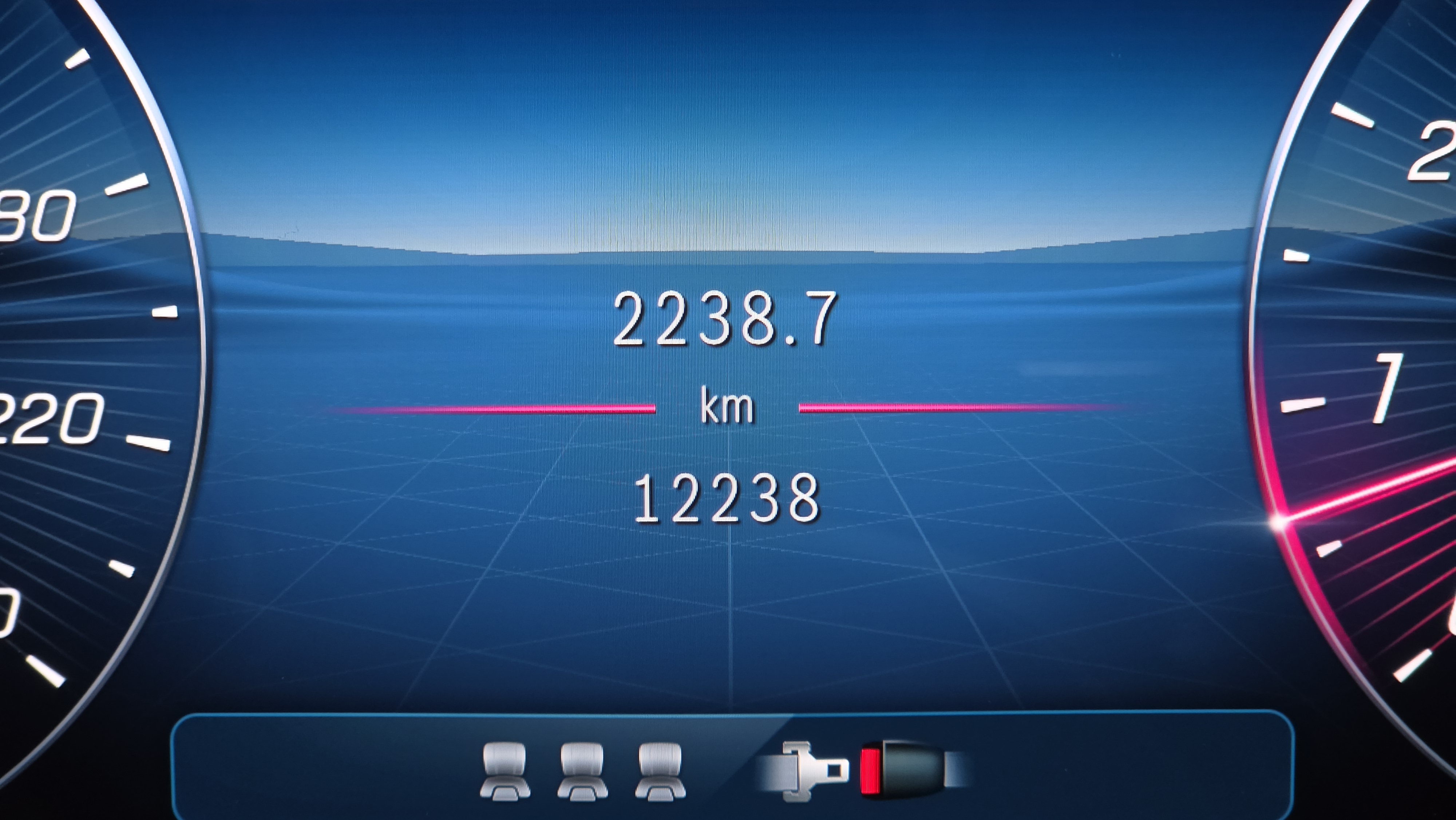 1 km , الداخل E ! الداخل , 🚗