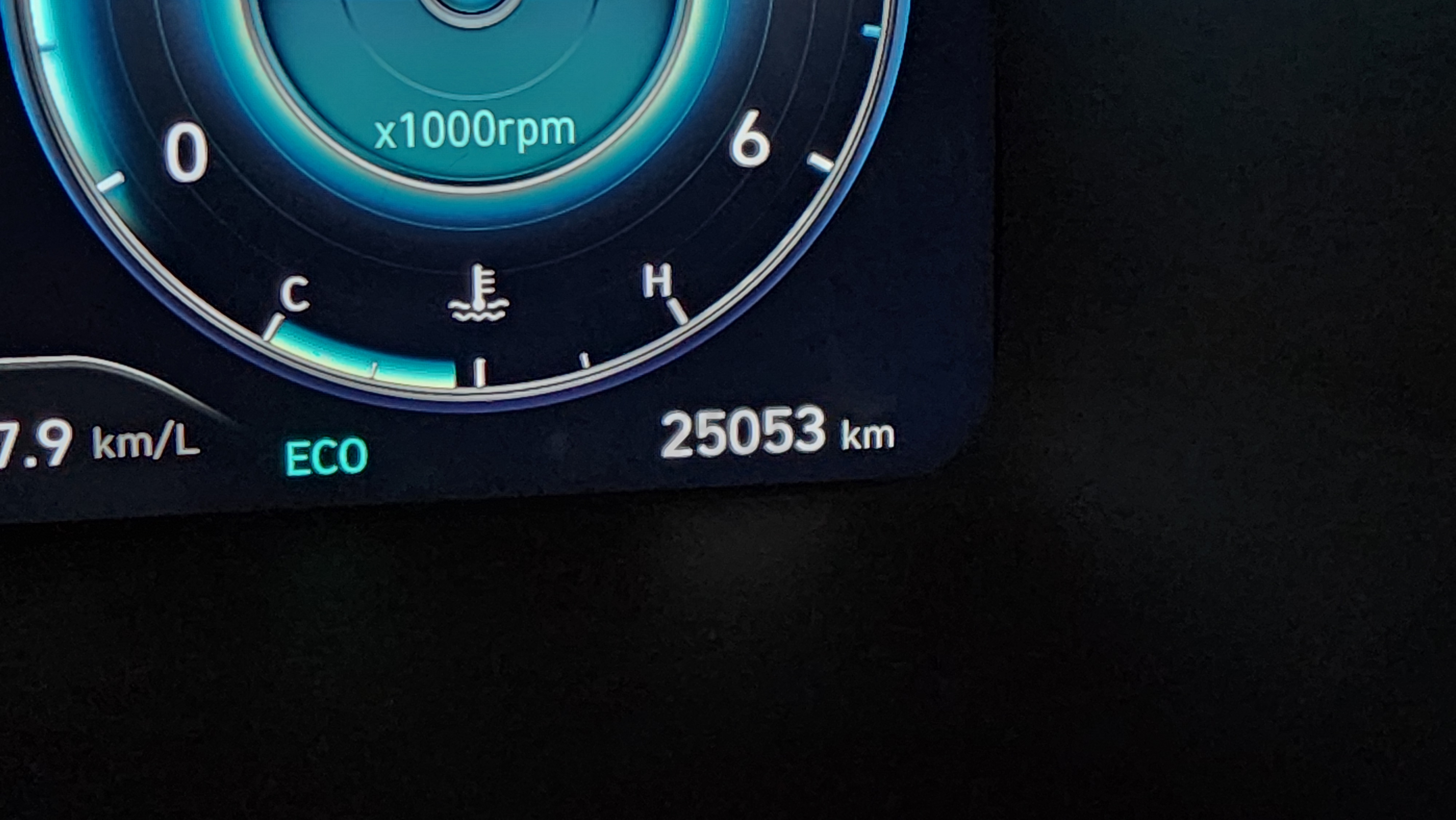 2 km , . كاليغرافي أسود 7 الداخل , دفع رباعي بريميوم دفع رباعي .