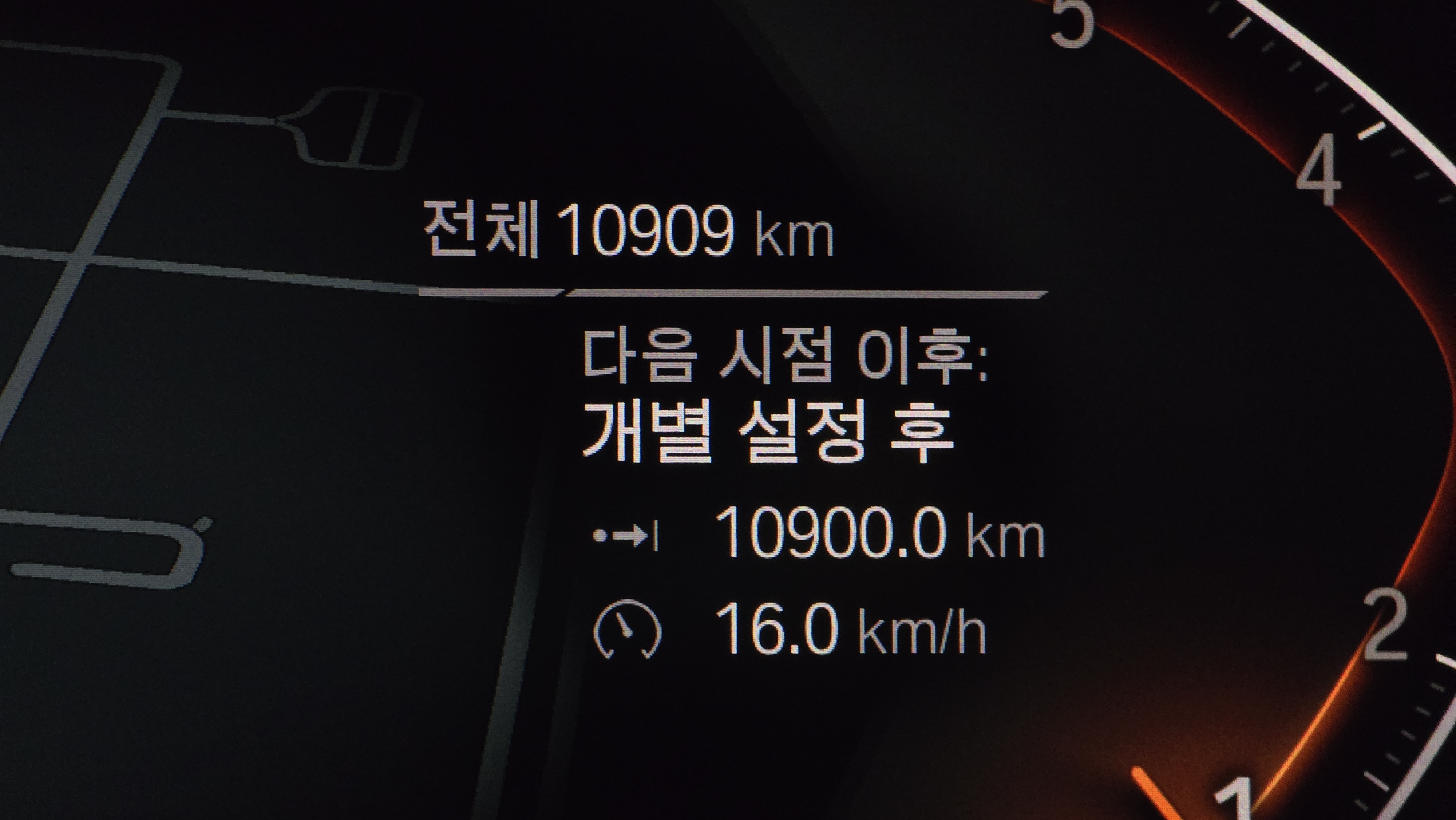 1 km الخارج !