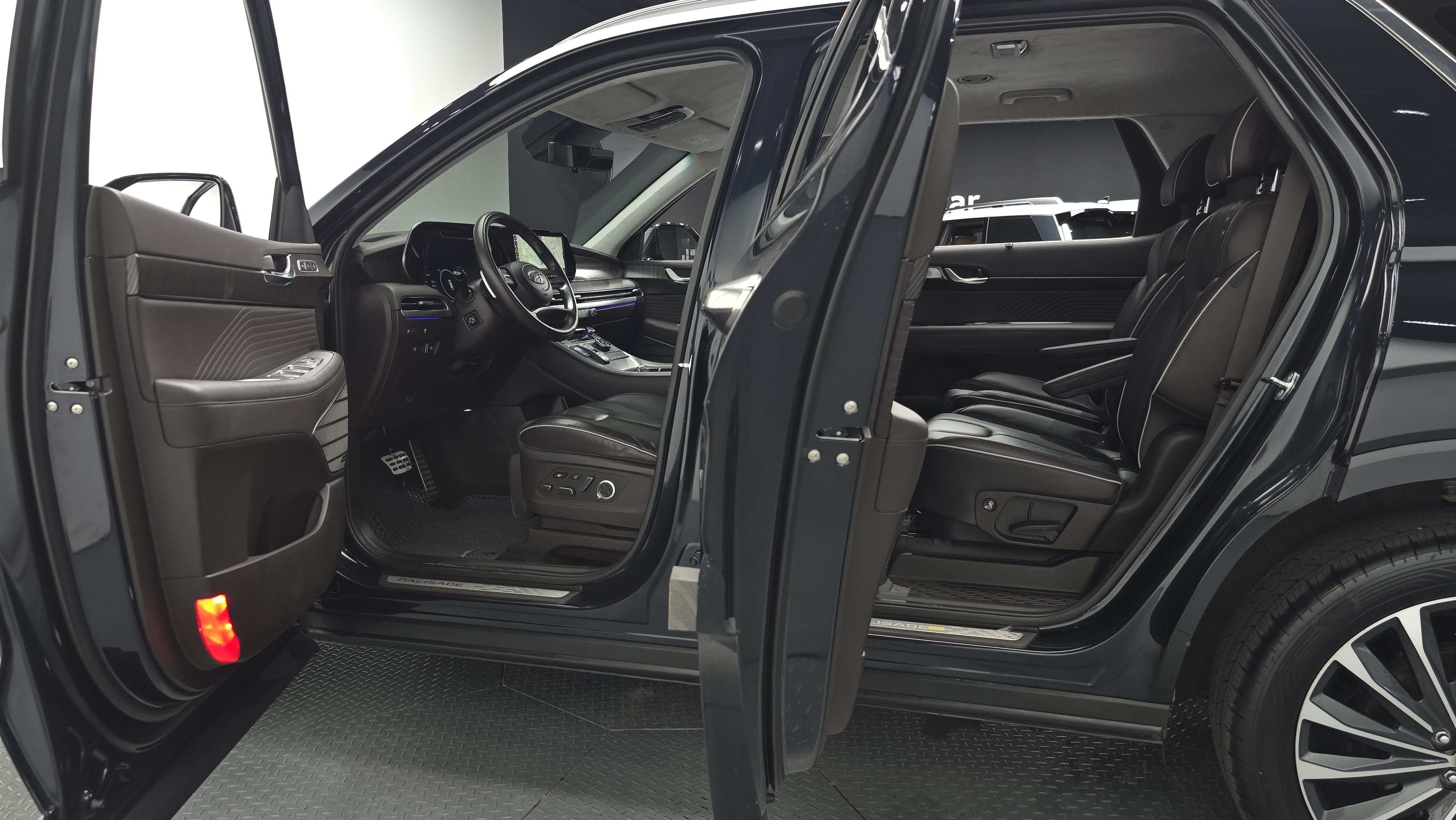 كاليغرافي باليسيد . suv .