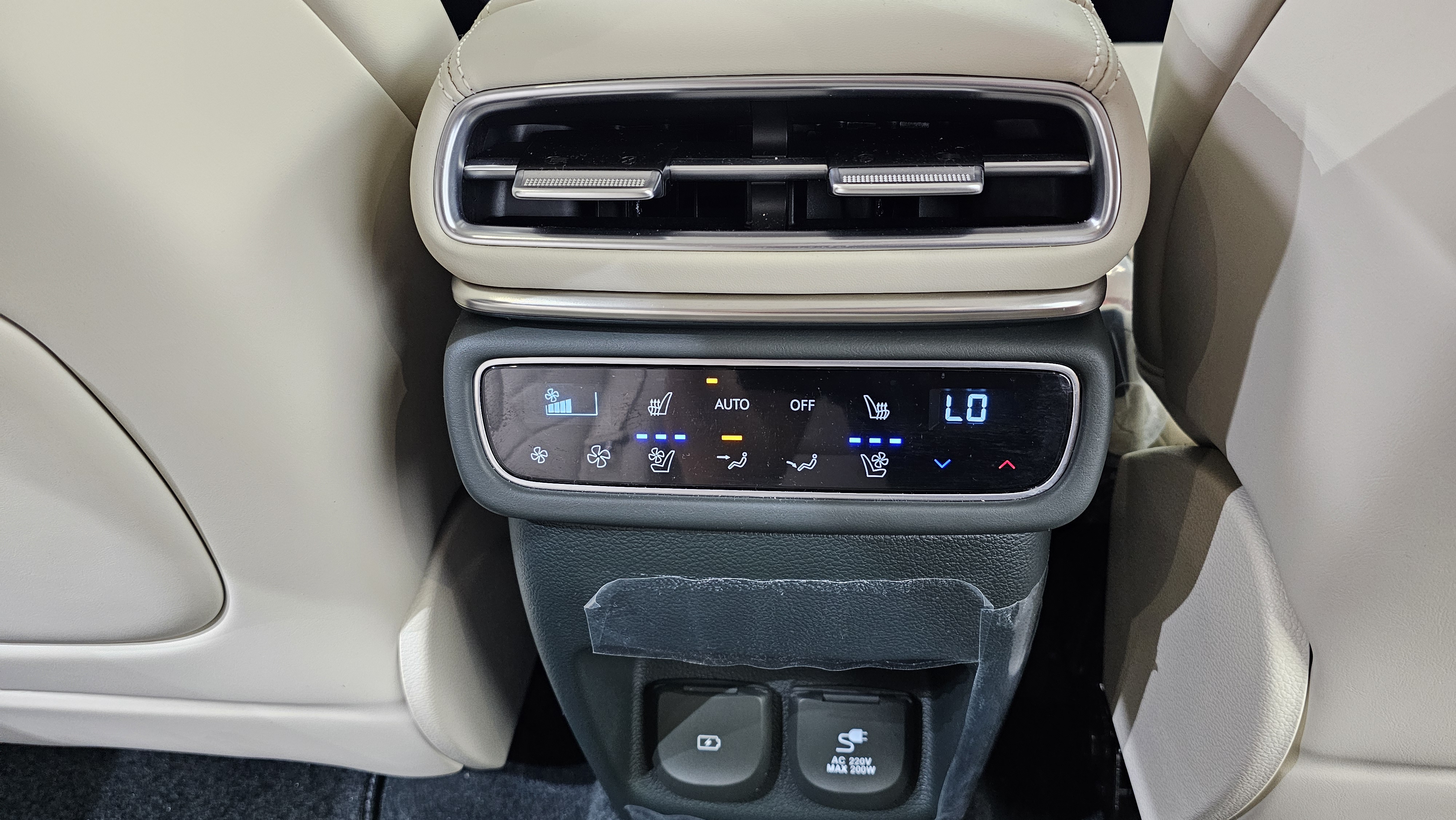 بريميوم دفع رباعي GV80 . 2 .