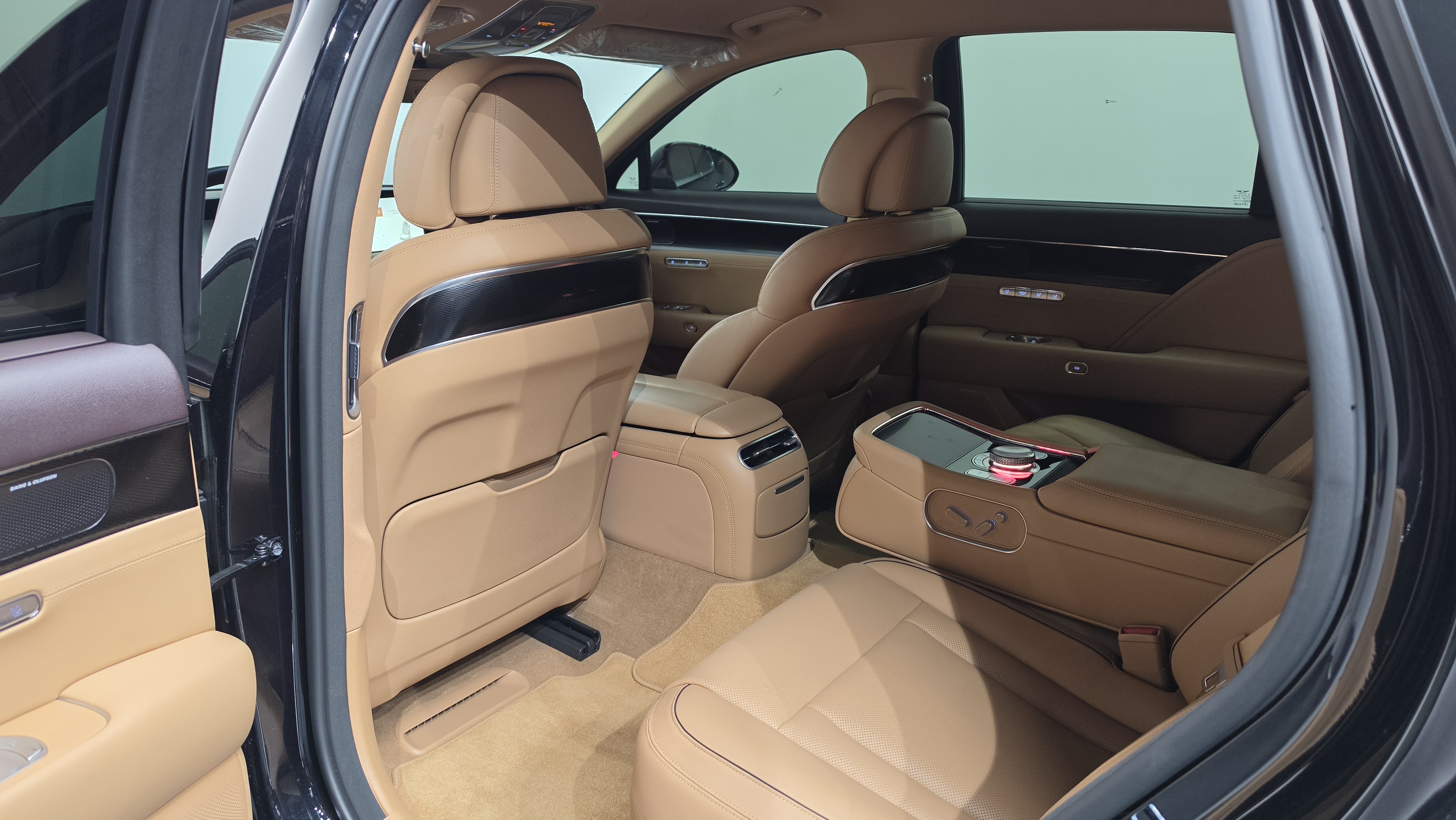 جينيسيس سيدان G90 الداخل أسود الداخل G90 !