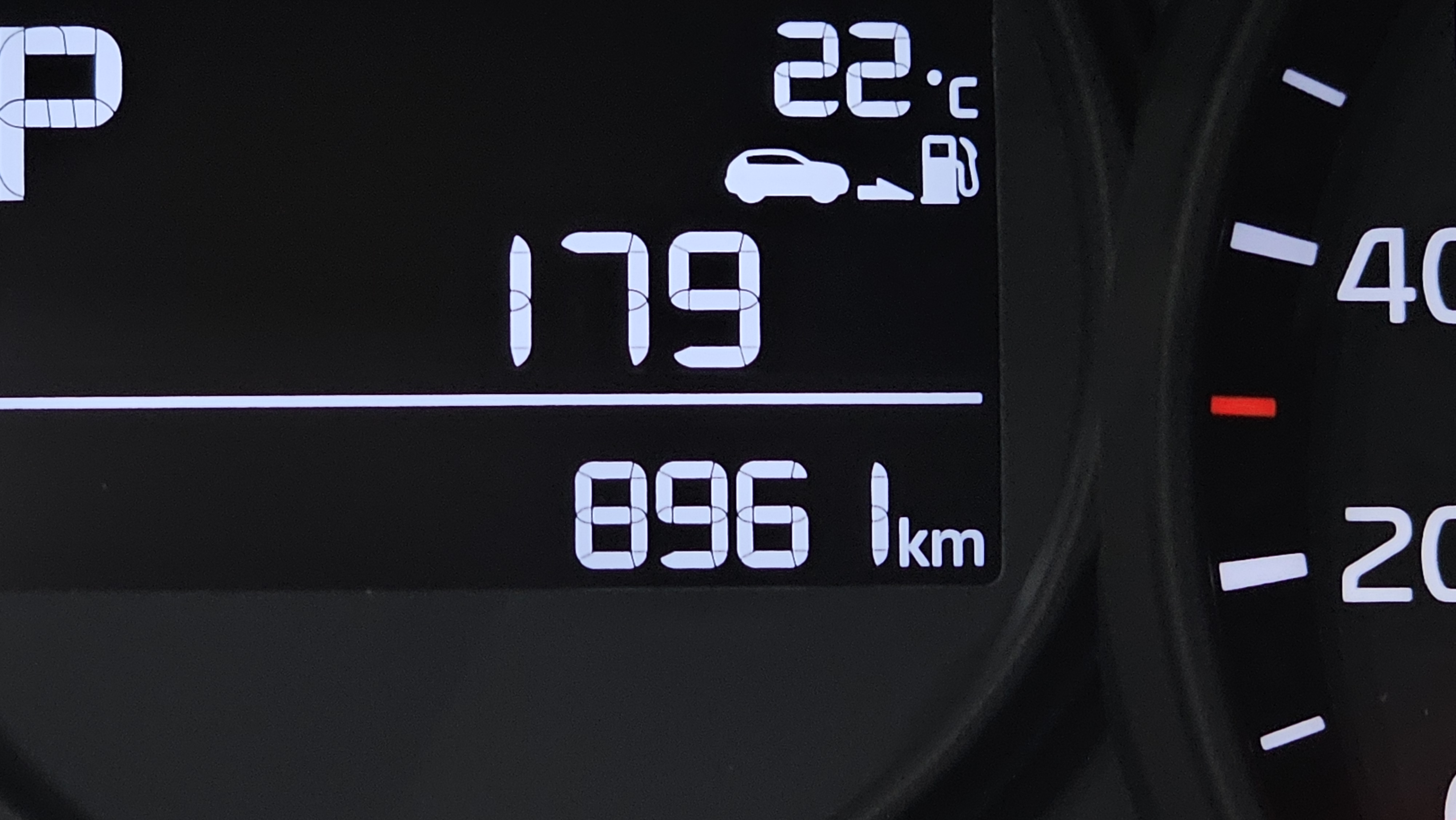 . ? 1 km الداخل . !