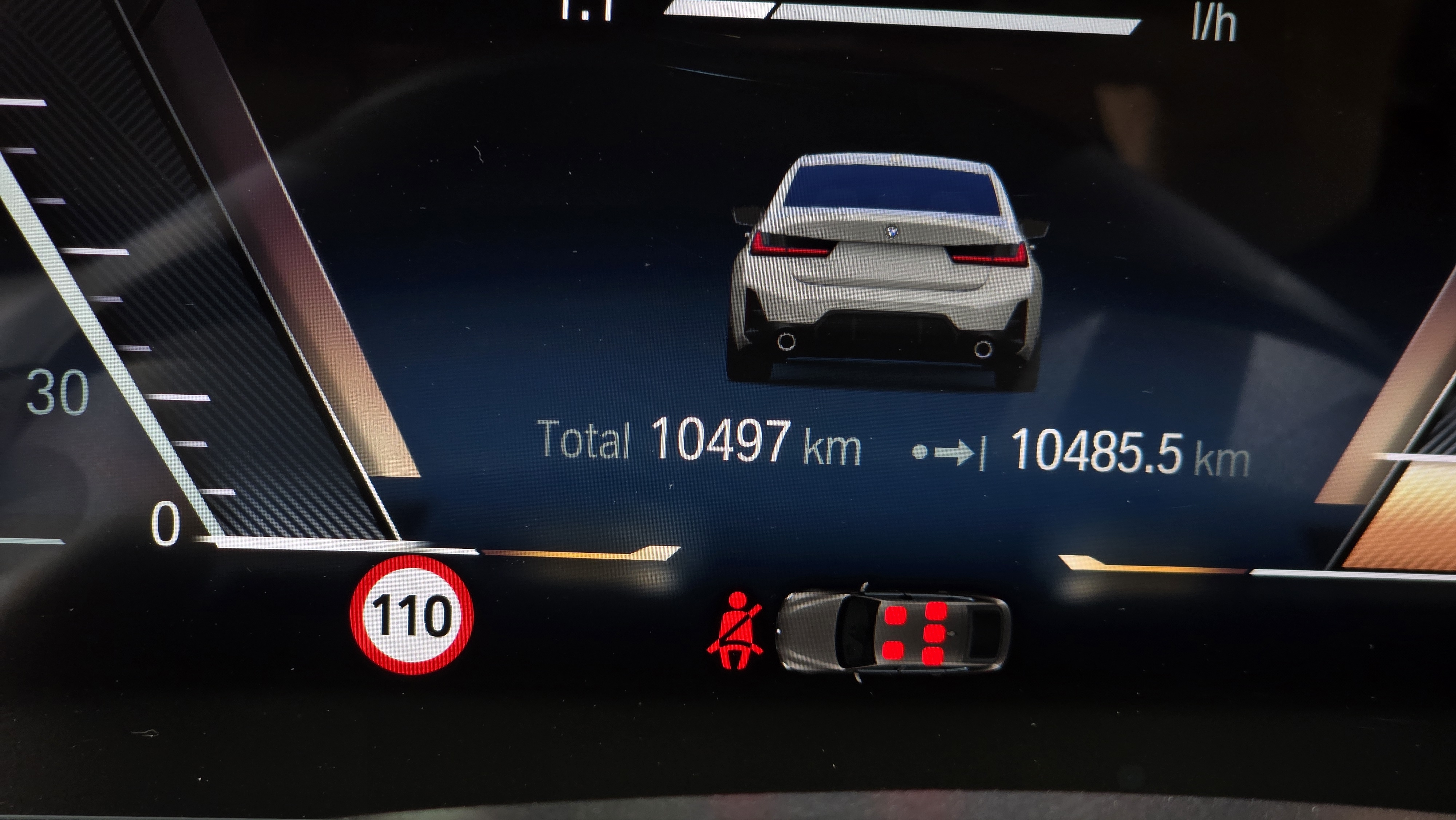 2023 9 10,497km , الداخل M سبورت .