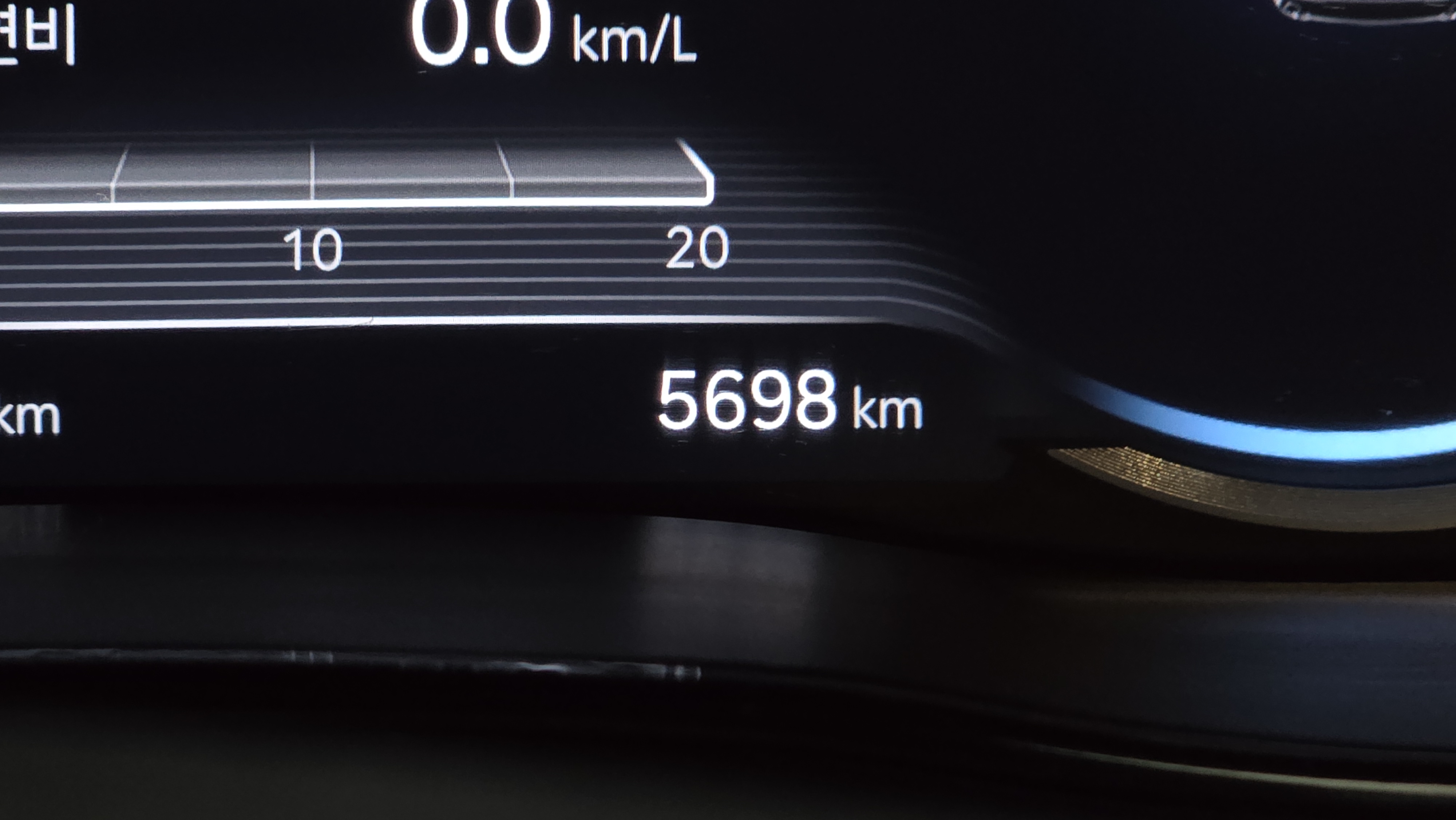 3 جينيسيس suv