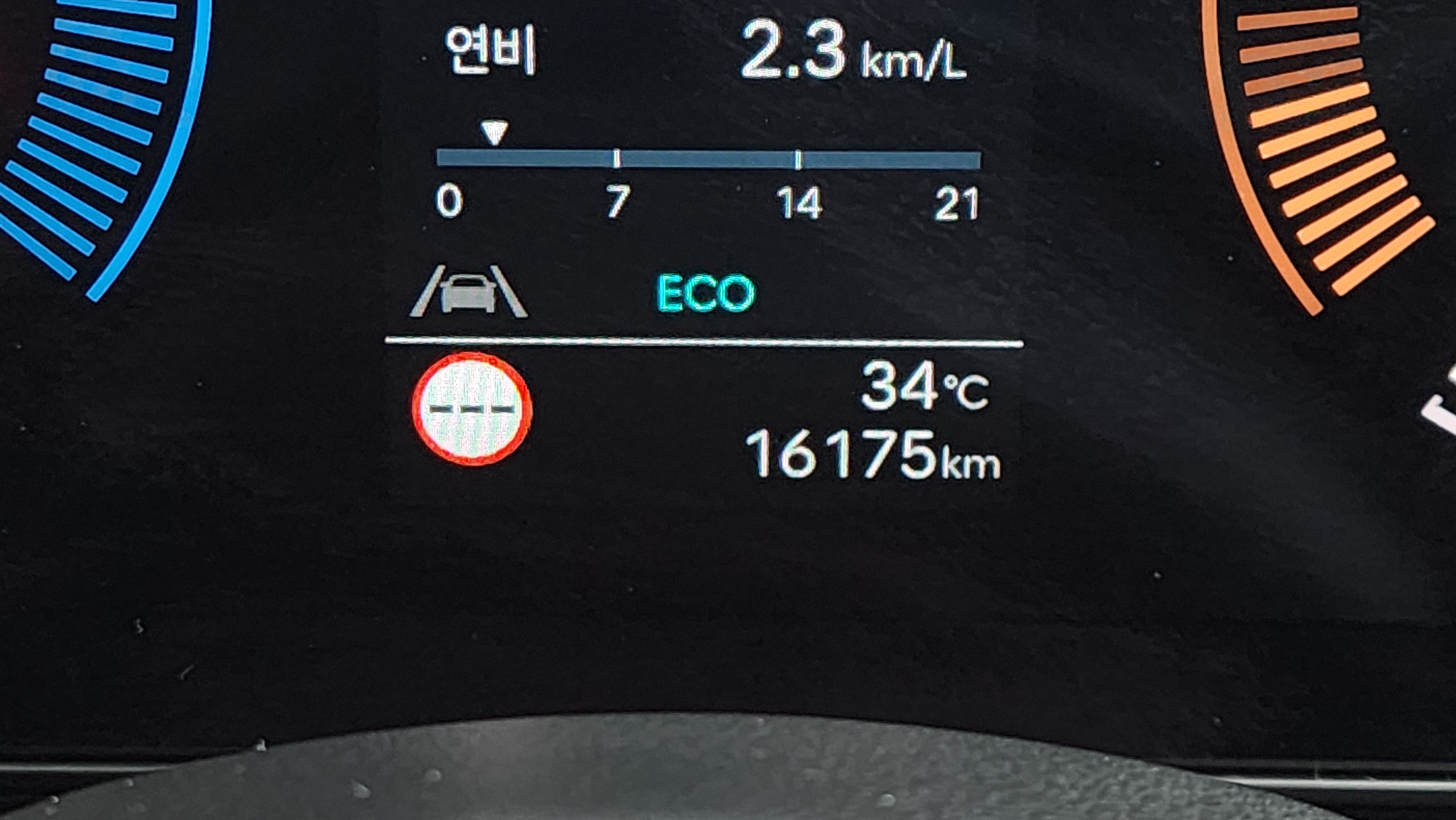 1 km , . 1.6 Gasoline FWD , .