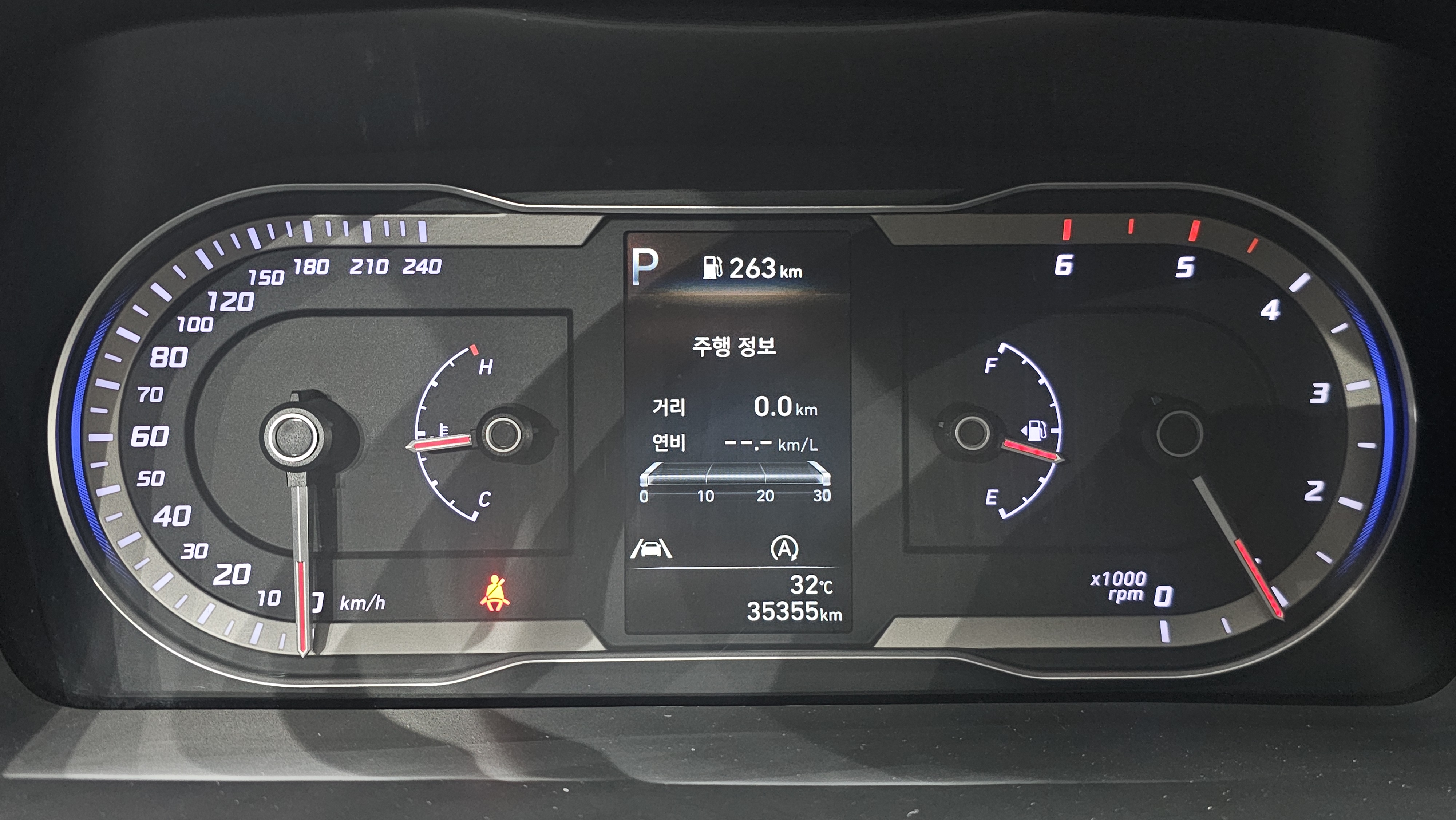 Diesel AWD NX4 . 21 5 3 5 km , .